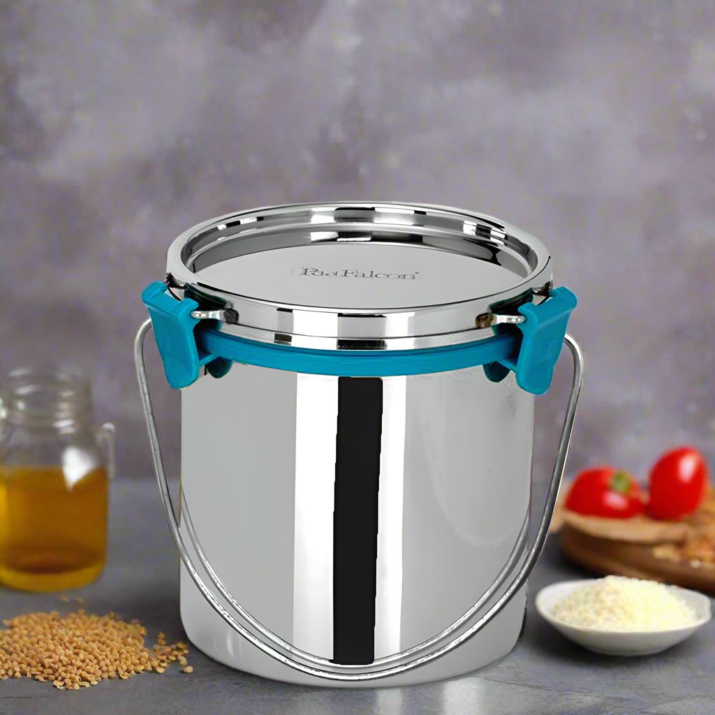 Stainless steel barni with sleek design, mirror polish, holder, 100% leakproof and can be used to store beverages like milk or juices.