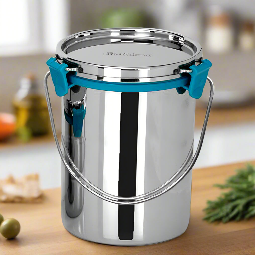 Stainless steel 1050ml barni with sleek design, mirror polish, holder, 100% leakproof and can be used to store beverages like milk or juices.